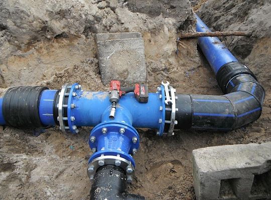 Zakończono kolejny etap budowy sieci wodociągowej w ul. Wojska Polskiego.