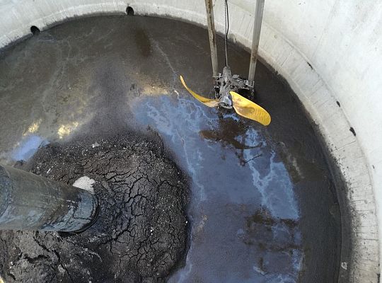 Remont rusztów napowietrzających w reaktorze biologicznym na Oczyszczalni Ścieków.