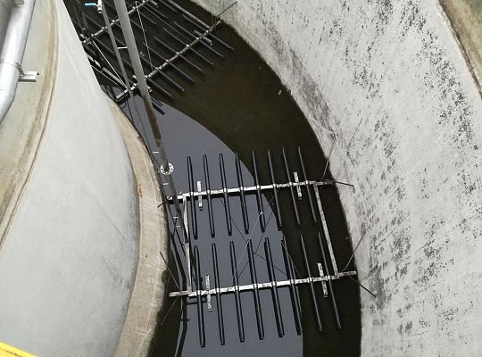 Remont rusztów napowietrzających w reaktorze biologicznym na Oczyszczalni Ścieków.