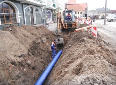 Kolejny etap wymiany wodociągu w ramach inwestycji „Przebudowa  ulic:  Armii Krajowej, Długosza, Franciszkańskiej, Gdańskiej, Młynarskiej, Chodukiewicza oraz Przyzamcze wraz z budową i przebudową  infrastruktury technicznej”.
