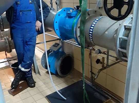 Montaż nowoczesnego przepływomierza na wejściu do Stacji Uzdatniania Wody.