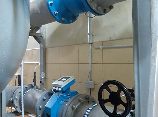 Montaż nowoczesnego przepływomierza na wejściu do Stacji Uzdatniania Wody.