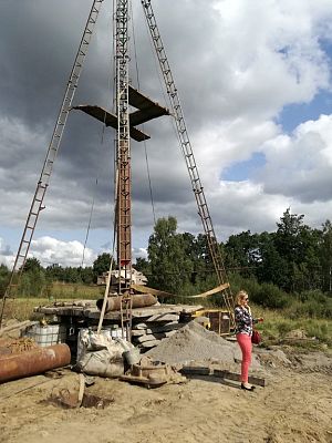 Nowa studnia artezyjska na ujęciu w Okalicach