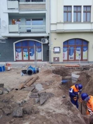 Kolejny etap wymiany wodociągu w ramach inwestycji „Przebudowa  ulic:  Armii Krajowej, Długosza, Franciszkańskiej, Gdańskiej, Młynarskiej, Chodukiewicza oraz Przyzamcze wraz z budową i przebudową  infrastruktury technicznej”.