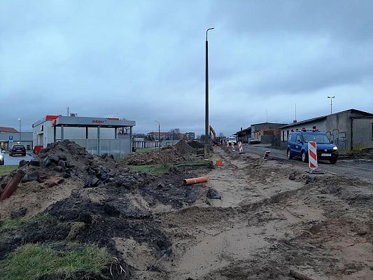 Kolejny etap wymiany kanalizacji sanitarnej  w ramach inwestycji " Lęborski Węzeł Przesiadkowy " w ul. Dworcowej.