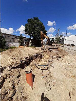 Budowa sieci wodociągowej i sieci kanalizacji sanitarnej w ul. Pionierów.