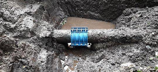 Awaria wodociągu magistralnego zasilającego Mosty i Oś. Wschód.